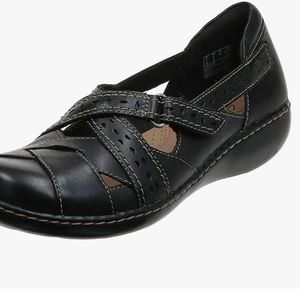 Clarks women’s Ashland Slip on Leather Loafers. Sz 7 Black NEW WITH TAGS